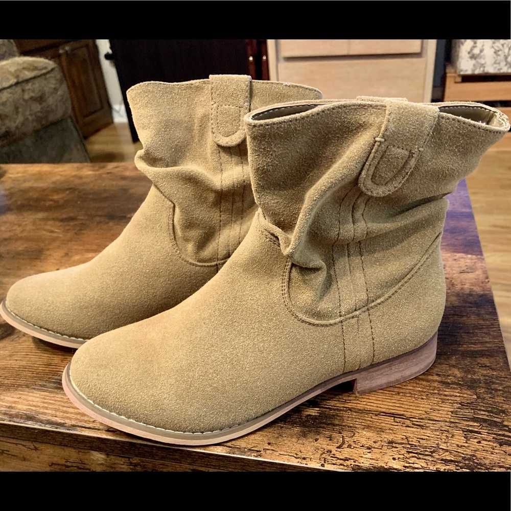 Dooballo tan suede booties